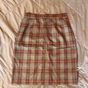 100% wool silk lined plaid skirt. Vintage! All hems intact, silk is flawless